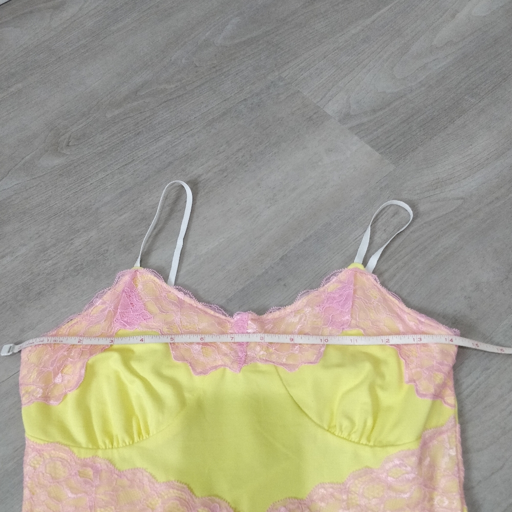 Yellow with pink lace detail bodycon mini dress - Picture 7 of 15